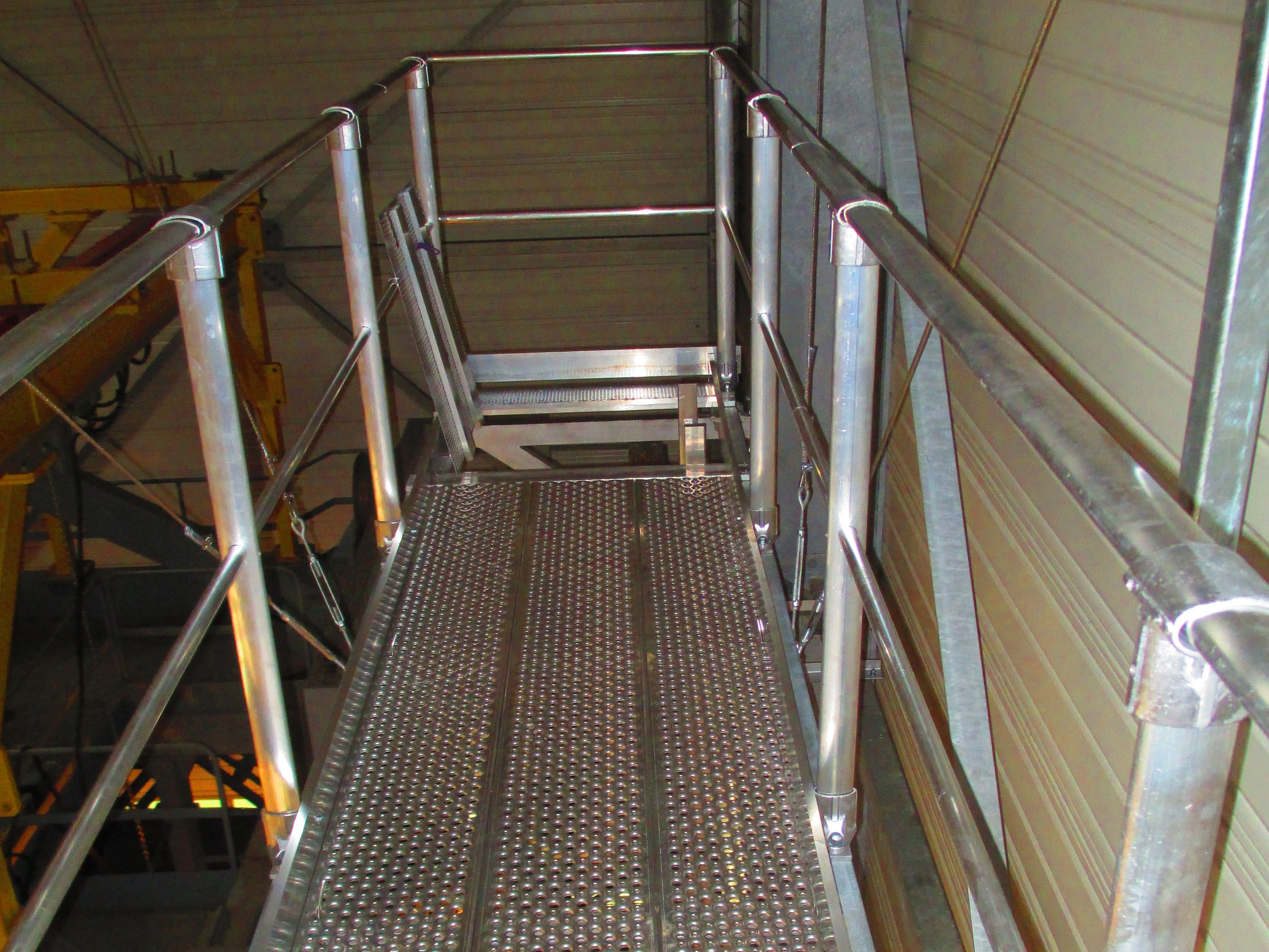 Passerelle côté trappe + haubannages.