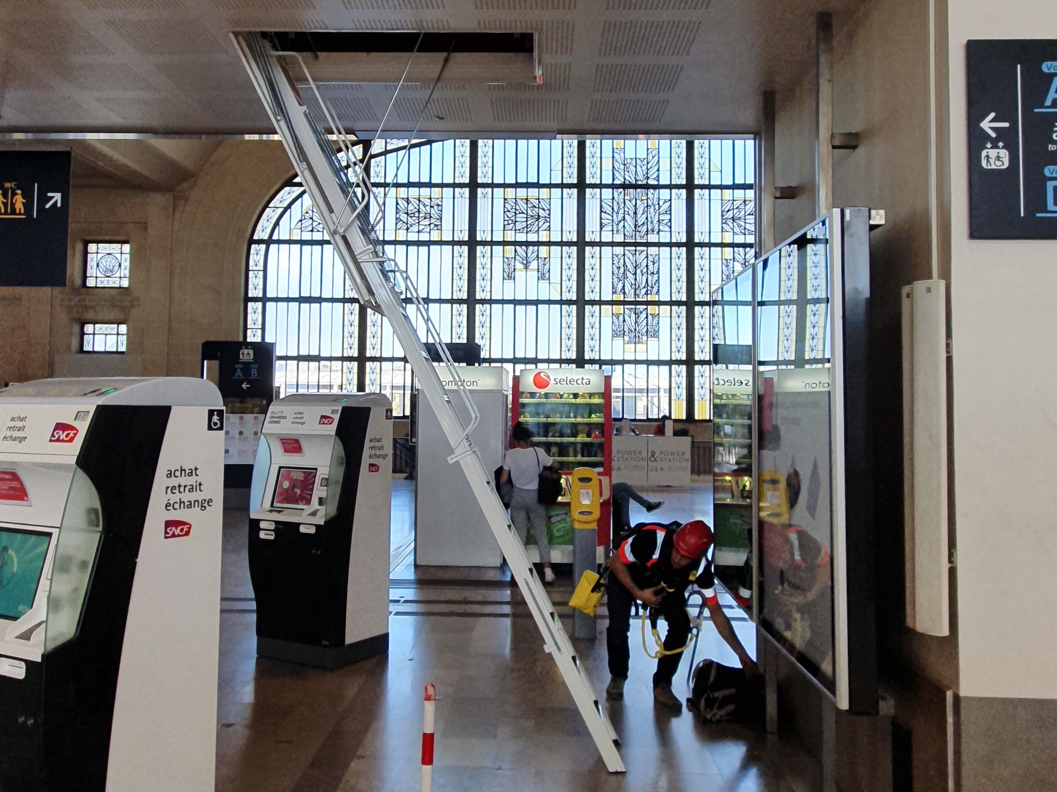 Echelle à marche escamotable déployée